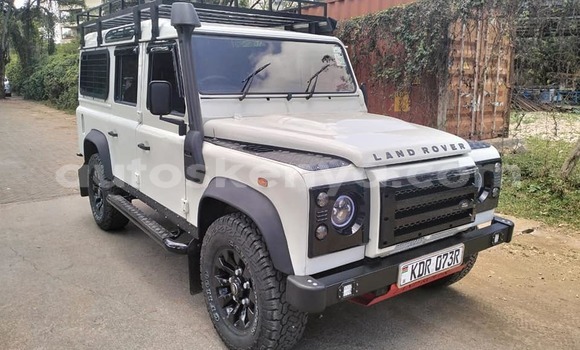 Oofamaa Land Rover Defender White Makiinaa iti Machakos keessatti Nairobi keessatti