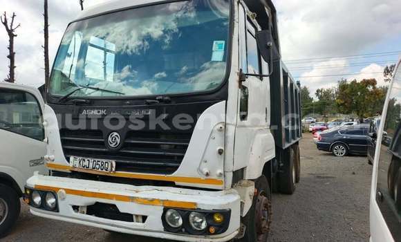 Buy Used Auman TX PRIME MOVER White Truck in Nairobi in Nairobi
