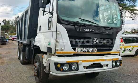 Buy Used Auman TX PRIME MOVER White Truck in Nairobi in Nairobi Buy Used Auman TX PRIME MOVER White Truck in Nairobi in Nairobi