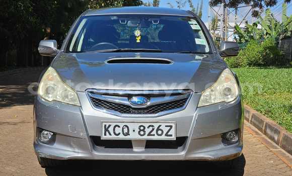 Oofamaa Subaru Legacy Silver Makiinaa iti Nairobi keessatti Nairobi keessatti
