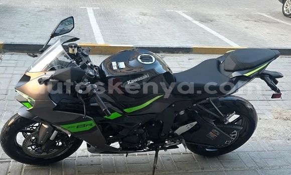 Nunua Ilio tumika Kawasaki ZX-R Beige Bike ndani ya Nairobi nchini Nairobi Nunua Ilio tumika Kawasaki ZX-R Beige Bike ndani ya Nairobi nchini Nairobi