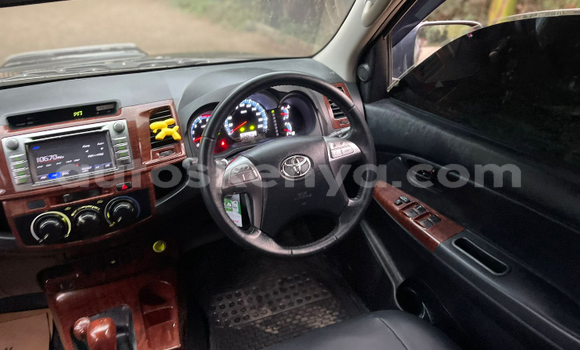 Oofamaa Toyota Hilux Black Makiinaa iti Kiambu keessatti Nairobi keessatti Oofamaa Toyota Hilux Black Makiinaa iti Kiambu keessatti Nairobi keessatti