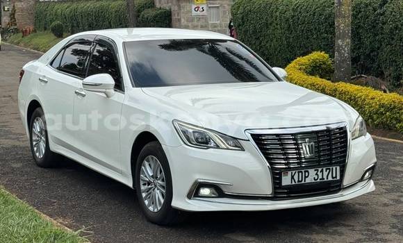 Buy Used Toyota Crown White Car in Nairobi in Nairobi