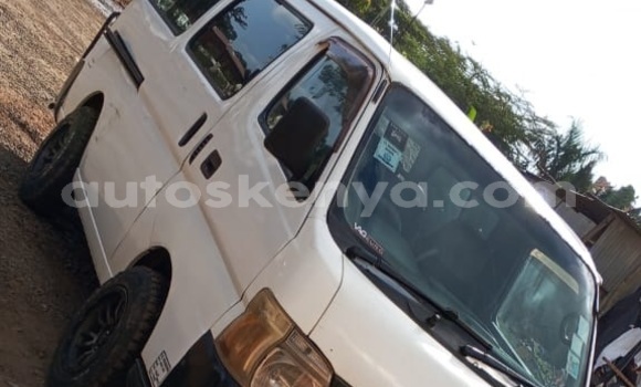 Buy Used Nissan Caravan White Car in Nairobi in Nairobi