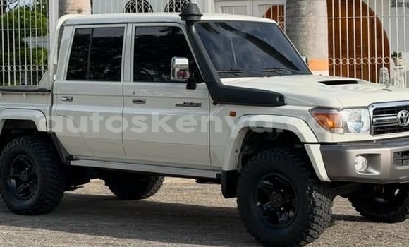 Buy Used Toyota Land Cruiser White Car in Nairobi in Nairobi