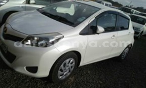 Oofamaa Toyota Vitz White Makiinaa iti Nairobi keessatti Nairobi keessatti Oofamaa Toyota Vitz White Makiinaa iti Nairobi keessatti Nairobi keessatti