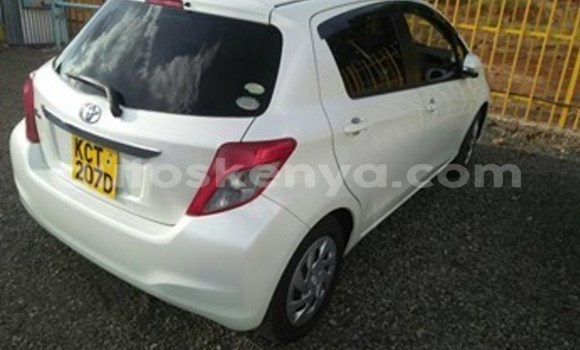 Oofamaa Toyota Vitz White Makiinaa iti Nairobi keessatti Nairobi keessatti Oofamaa Toyota Vitz White Makiinaa iti Nairobi keessatti Nairobi keessatti