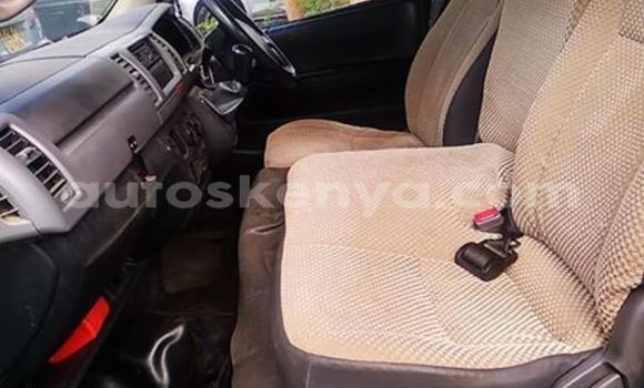 Oofamaa Toyota Hiace Silver Makiinaa iti Nairobi keessatti Nairobi keessatti Oofamaa Toyota Hiace Silver Makiinaa iti Nairobi keessatti Nairobi keessatti