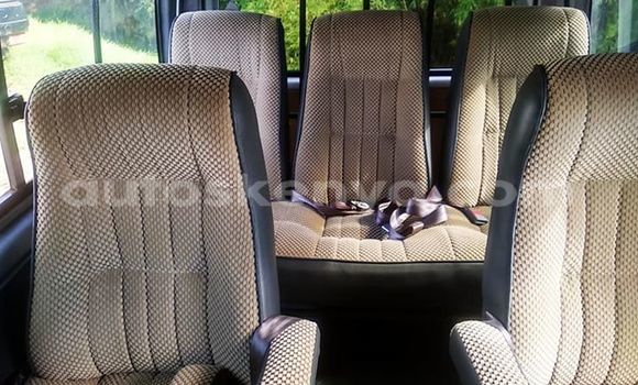 Oofamaa Toyota Hiace Silver Makiinaa iti Nairobi keessatti Nairobi keessatti Oofamaa Toyota Hiace Silver Makiinaa iti Nairobi keessatti Nairobi keessatti