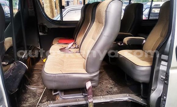 Oofamaa Toyota Hiace Silver Makiinaa iti Nairobi keessatti Nairobi keessatti Oofamaa Toyota Hiace Silver Makiinaa iti Nairobi keessatti Nairobi keessatti