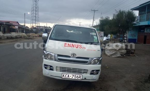 Oofamaa Toyota Hiace White Makiinaa iti Nairobi keessatti Nairobi keessatti Oofamaa Toyota Hiace White Makiinaa iti Nairobi keessatti Nairobi keessatti