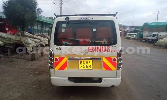 Oofamaa Toyota Hiace White Makiinaa iti Nairobi keessatti Nairobi keessatti Oofamaa Toyota Hiace White Makiinaa iti Nairobi keessatti Nairobi keessatti