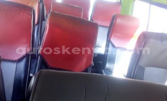 Oofamaa Toyota Hiace White Makiinaa iti Nairobi keessatti Nairobi keessatti Oofamaa Toyota Hiace White Makiinaa iti Nairobi keessatti Nairobi keessatti