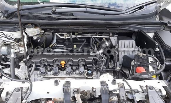 Buy Used Honda CR–V White Car in Mombasa in Coastal Kenya Buy Used Honda CR–V White Car in Mombasa in Coastal Kenya