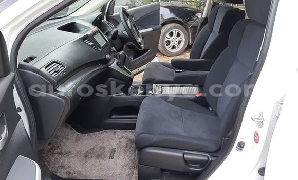 Buy Used Honda CR–V White Car in Mombasa in Coastal Kenya Buy Used Honda CR–V White Car in Mombasa in Coastal Kenya