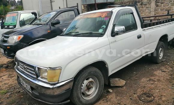 Nunua Ilio tumika Toyota Hilux Nyeupe Gari ndani ya Nairobi nchini Nairobi Nunua Ilio tumika Toyota Hilux Nyeupe Gari ndani ya Nairobi nchini Nairobi