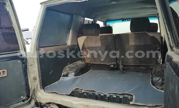 Nunua Ilio tumika Toyota Land Cruiser Beige Gari ndani ya Nairobi nchini Nairobi Nunua Ilio tumika Toyota Land Cruiser Beige Gari ndani ya Nairobi nchini Nairobi