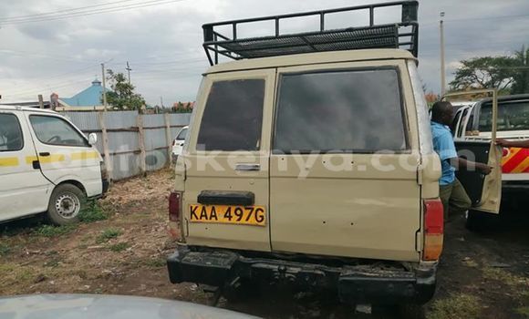 Nunua Ilio tumika Toyota Land Cruiser Beige Gari ndani ya Nairobi nchini Nairobi Nunua Ilio tumika Toyota Land Cruiser Beige Gari ndani ya Nairobi nchini Nairobi