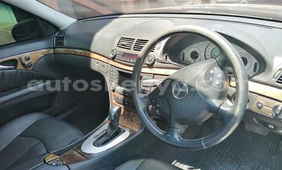 Nunua Ilio tumika Mercedes‒Benz E–Class Nyeusi Gari ndani ya Nairobi nchini Nairobi Nunua Ilio tumika Mercedes‒Benz E–Class Nyeusi Gari ndani ya Nairobi nchini Nairobi