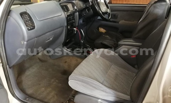 Nunua Ilio tumika Toyota Surf Nyeupe Gari ndani ya Nairobi nchini Nairobi Nunua Ilio tumika Toyota Surf Nyeupe Gari ndani ya Nairobi nchini Nairobi