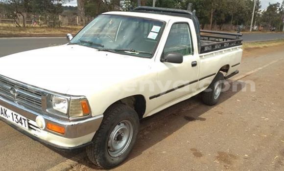 Nunua Ilio tumika Toyota Hilux Beige Gari ndani ya Nairobi nchini Nairobi Nunua Ilio tumika Toyota Hilux Beige Gari ndani ya Nairobi nchini Nairobi