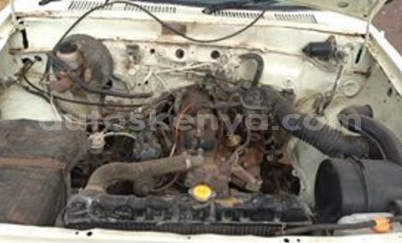 Nunua Ilio tumika Toyota Hilux Beige Gari ndani ya Nairobi nchini Nairobi Nunua Ilio tumika Toyota Hilux Beige Gari ndani ya Nairobi nchini Nairobi