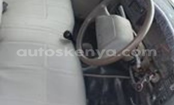 Nunua Ilio tumika Toyota Hilux Beige Gari ndani ya Nairobi nchini Nairobi Nunua Ilio tumika Toyota Hilux Beige Gari ndani ya Nairobi nchini Nairobi