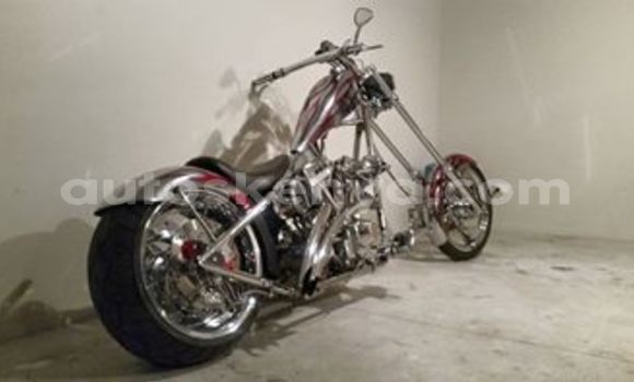 Oofamaa Honda Crossrunner Red Doqdoqqee iti Bura keessatti Northeast Kenya keessatti