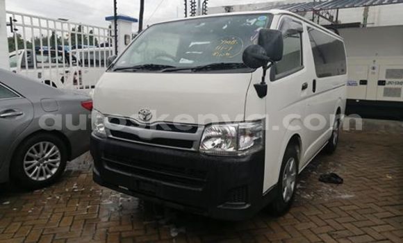 Oofamaa Toyota Hiace White Makiinaa iti Nairobi keessatti Nairobi keessatti Oofamaa Toyota Hiace White Makiinaa iti Nairobi keessatti Nairobi keessatti