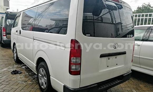 Oofamaa Toyota Hiace White Makiinaa iti Nairobi keessatti Nairobi keessatti Oofamaa Toyota Hiace White Makiinaa iti Nairobi keessatti Nairobi keessatti