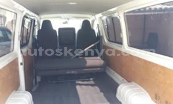 Oofamaa Toyota Hiace White Makiinaa iti Nairobi keessatti Nairobi keessatti Oofamaa Toyota Hiace White Makiinaa iti Nairobi keessatti Nairobi keessatti