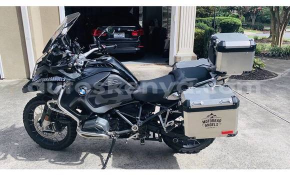 Buy Used BMW R 1200 Beige Bike in Nairobi in Nairobi Buy Used BMW R 1200 Beige Bike in Nairobi in Nairobi