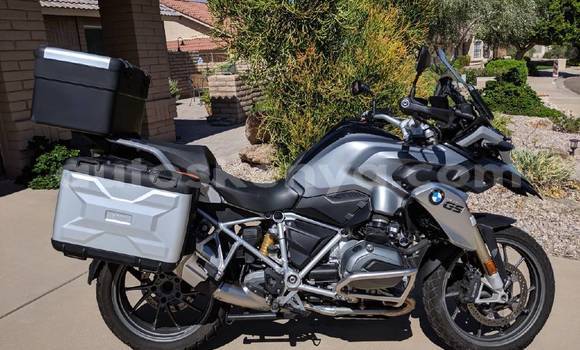 Buy Used BMW R 1200 Beige Bike in Nairobi in Nairobi Buy Used BMW R 1200 Beige Bike in Nairobi in Nairobi