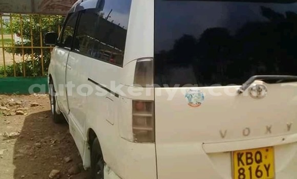 Oofamaa Toyota Voxy White Makiinaa iti Nairobi keessatti Nairobi keessatti Oofamaa Toyota Voxy White Makiinaa iti Nairobi keessatti Nairobi keessatti