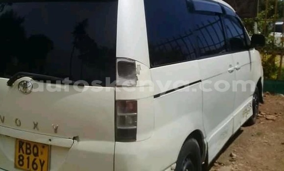 Oofamaa Toyota Voxy White Makiinaa iti Nairobi keessatti Nairobi keessatti Oofamaa Toyota Voxy White Makiinaa iti Nairobi keessatti Nairobi keessatti
