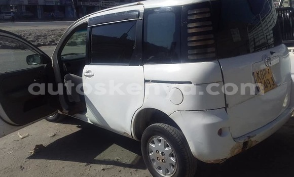 Oofamaa Toyota Sienta White Makiinaa iti Nairobi keessatti Nairobi keessatti Oofamaa Toyota Sienta White Makiinaa iti Nairobi keessatti Nairobi keessatti