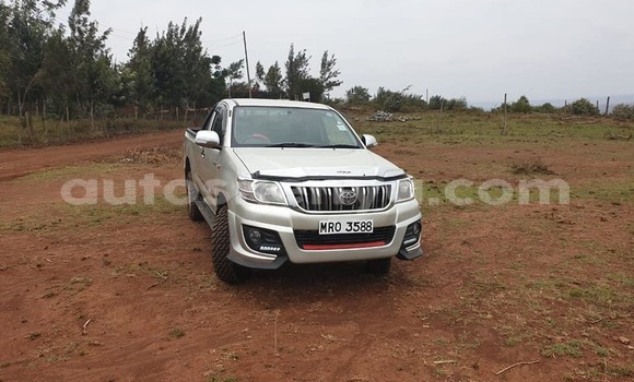 Nunua Ilio tumika Toyota Hilux Fedha Gari ndani ya Nairobi nchini Nairobi Nunua Ilio tumika Toyota Hilux Fedha Gari ndani ya Nairobi nchini Nairobi