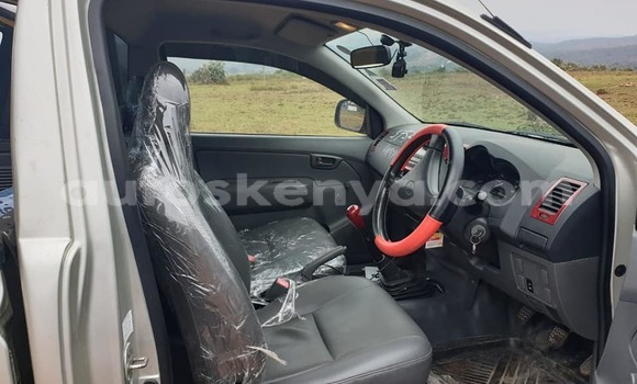 Nunua Ilio tumika Toyota Hilux Fedha Gari ndani ya Nairobi nchini Nairobi Nunua Ilio tumika Toyota Hilux Fedha Gari ndani ya Nairobi nchini Nairobi