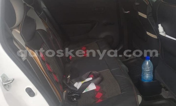 Nunua Ilio tumika Toyota Vitz Nyeupe Gari ndani ya Nairobi nchini Nairobi Nunua Ilio tumika Toyota Vitz Nyeupe Gari ndani ya Nairobi nchini Nairobi
