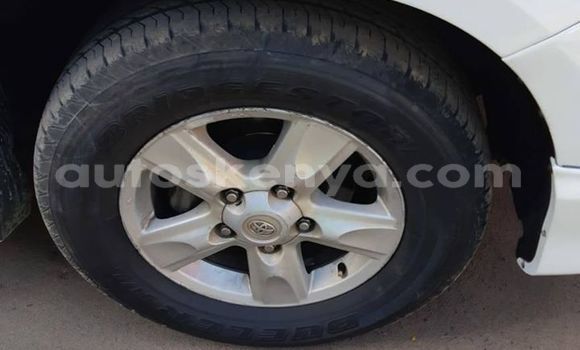 Nunua Ilio tumika Toyota Land Cruiser Nyeupe Gari ndani ya Nairobi nchini Nairobi Nunua Ilio tumika Toyota Land Cruiser Nyeupe Gari ndani ya Nairobi nchini Nairobi