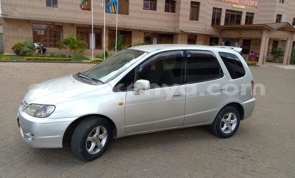 Oofamaa Toyota Spacio Silver Makiinaa iti Nairobi keessatti Nairobi keessatti Oofamaa Toyota Spacio Silver Makiinaa iti Nairobi keessatti Nairobi keessatti