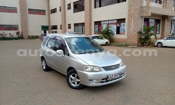 Oofamaa Toyota Spacio Silver Makiinaa iti Nairobi keessatti Nairobi keessatti Oofamaa Toyota Spacio Silver Makiinaa iti Nairobi keessatti Nairobi keessatti