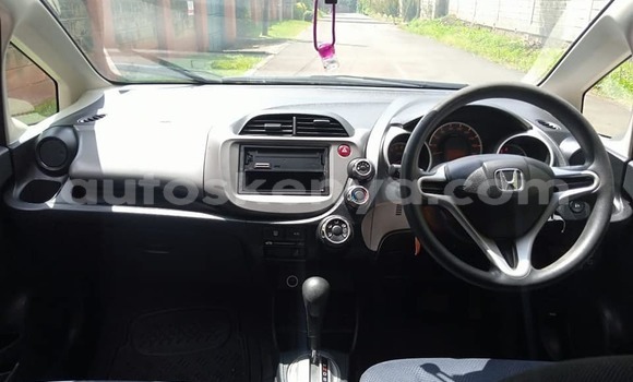 Nunua Ilio tumika Honda Fit Nyeupe Gari ndani ya Nairobi nchini Nairobi Nunua Ilio tumika Honda Fit Nyeupe Gari ndani ya Nairobi nchini Nairobi