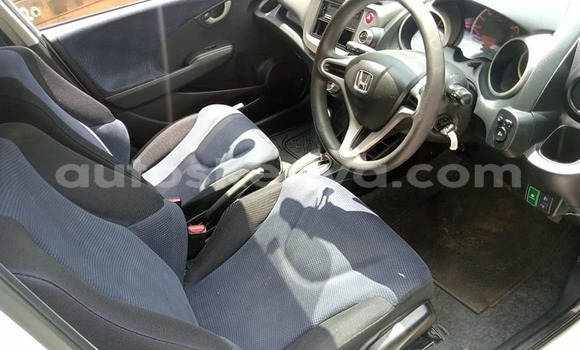 Nunua Ilio tumika Honda Fit Nyeupe Gari ndani ya Nairobi nchini Nairobi Nunua Ilio tumika Honda Fit Nyeupe Gari ndani ya Nairobi nchini Nairobi