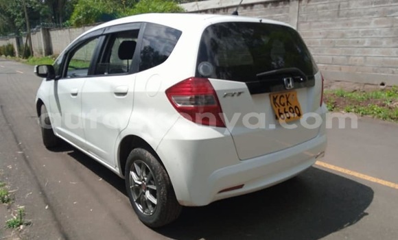 Nunua Ilio tumika Honda Fit Nyeupe Gari ndani ya Nairobi nchini Nairobi Nunua Ilio tumika Honda Fit Nyeupe Gari ndani ya Nairobi nchini Nairobi