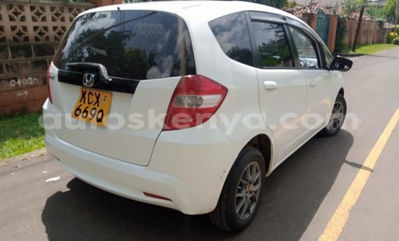 Nunua Ilio tumika Honda Fit Nyeupe Gari ndani ya Nairobi nchini Nairobi Nunua Ilio tumika Honda Fit Nyeupe Gari ndani ya Nairobi nchini Nairobi