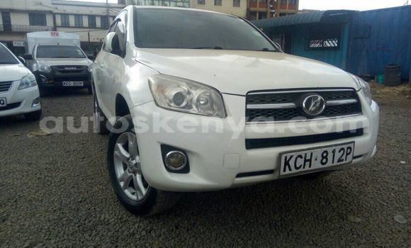 Nunua Ilio tumika Toyota RAV4 Nyeupe Gari ndani ya Nairobi nchini Nairobi