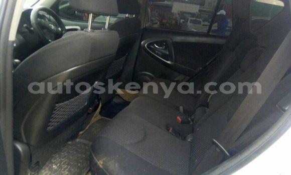 Oofamaa Toyota RAV4 White Makiinaa iti Nairobi keessatti Nairobi keessatti Oofamaa Toyota RAV4 White Makiinaa iti Nairobi keessatti Nairobi keessatti