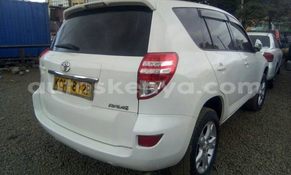 Oofamaa Toyota RAV4 White Makiinaa iti Nairobi keessatti Nairobi keessatti Oofamaa Toyota RAV4 White Makiinaa iti Nairobi keessatti Nairobi keessatti
