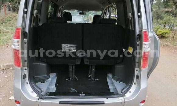 Oofamaa Toyota Noah Silver Makiinaa iti Thika keessatti Nairobi keessatti Oofamaa Toyota Noah Silver Makiinaa iti Thika keessatti Nairobi keessatti